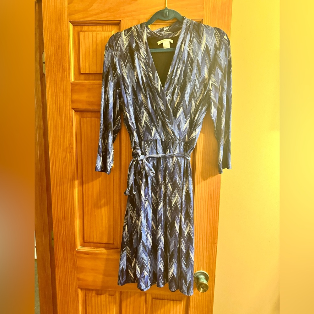 Beautiful, flattering faux wrap dress with toe belt